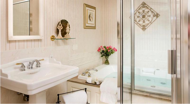 Luxury King Room at Lambertville House