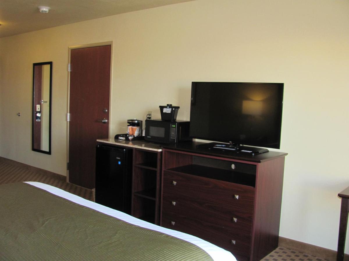 Single Room - Disability Access at Cobblestone Inn & Suites - Ambridge