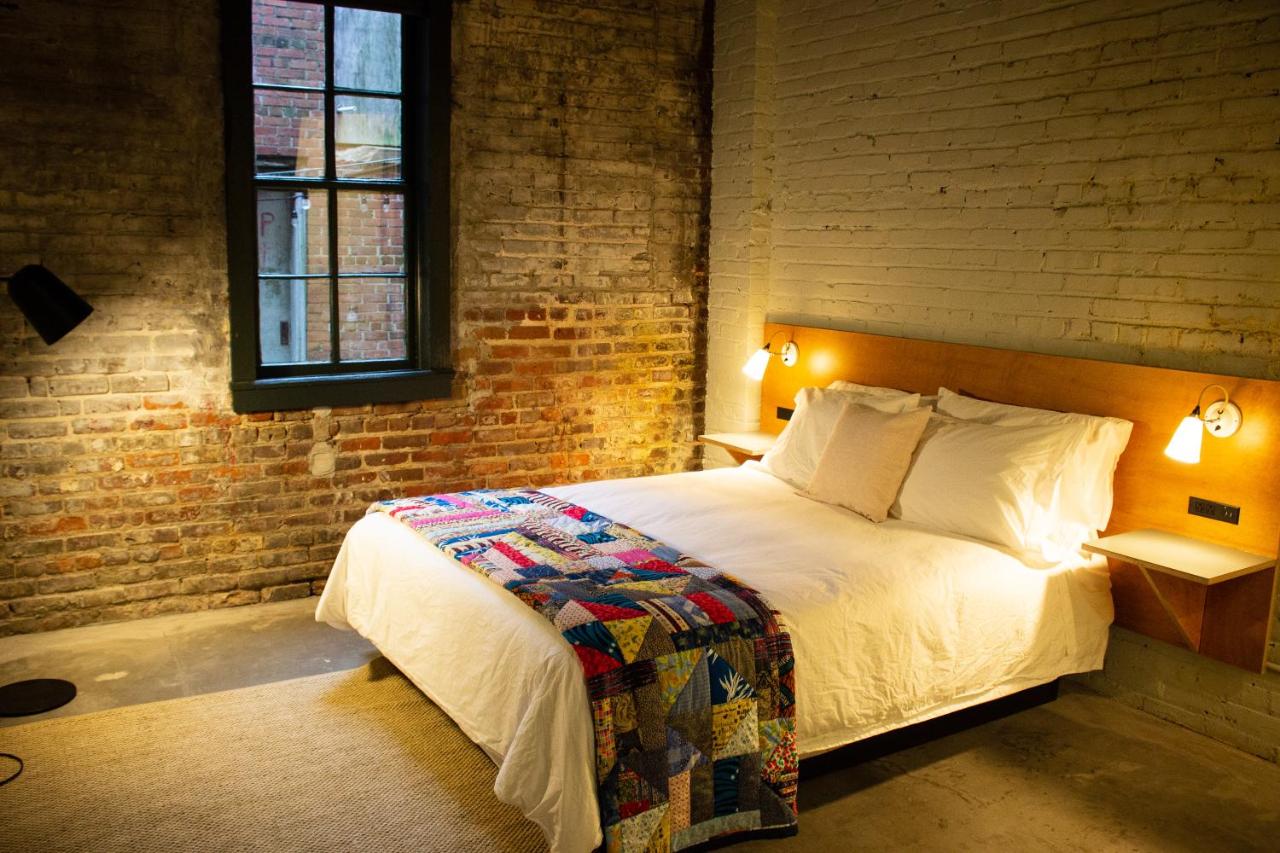 | Travelers Hotel