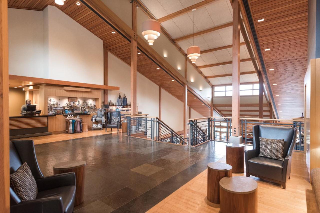 | Cedarbrook Lodge
