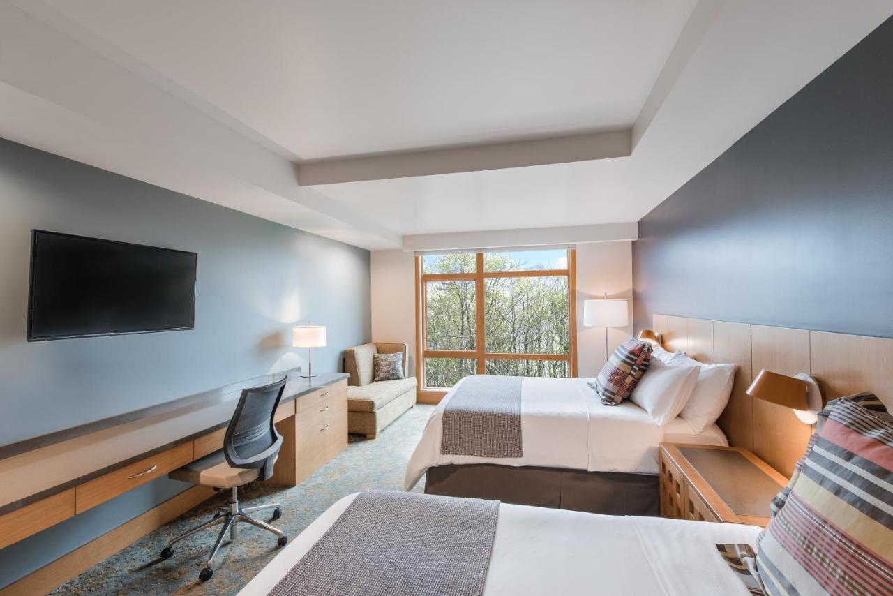 | Cedarbrook Lodge