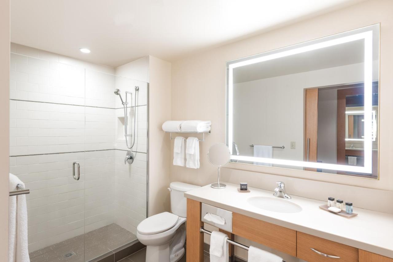 | Cedarbrook Lodge