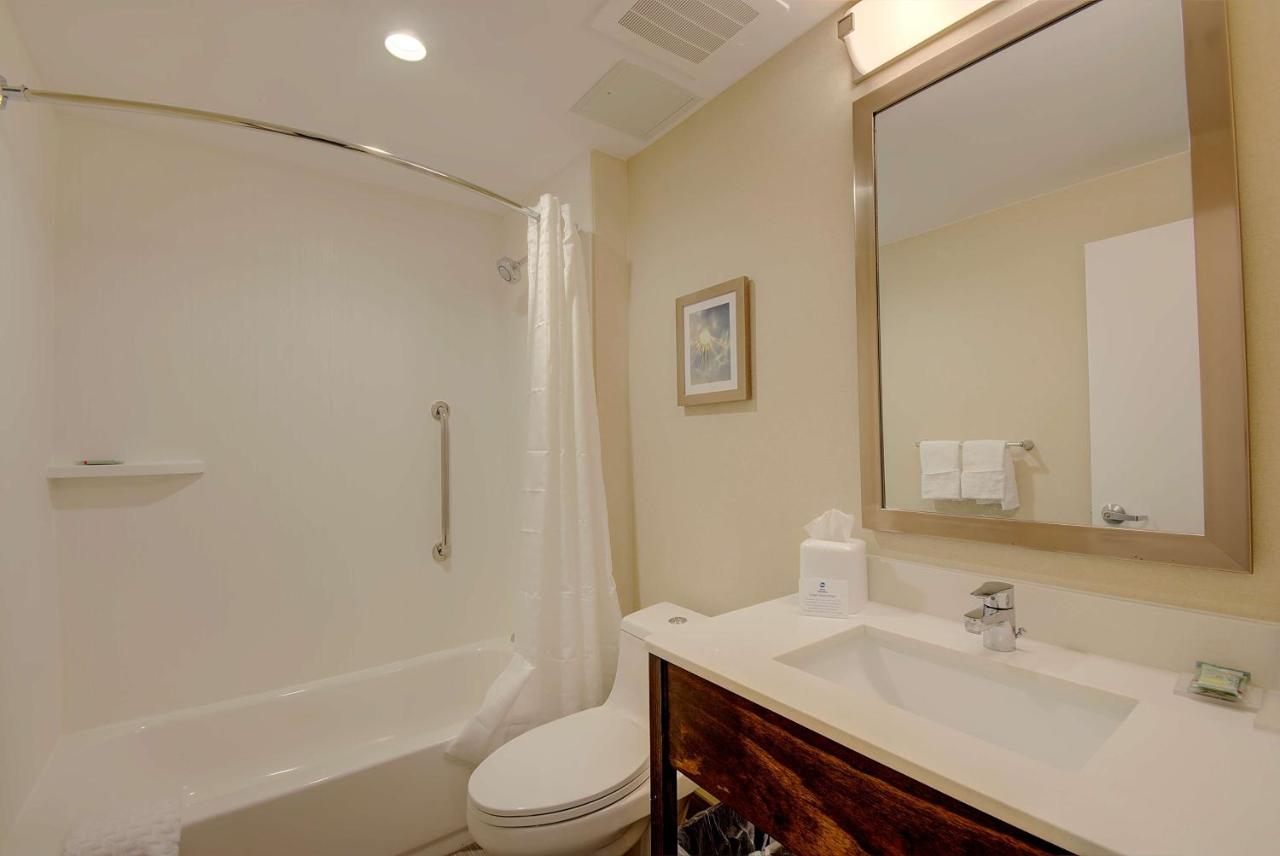 King Room at Best Western Hampshire Inn