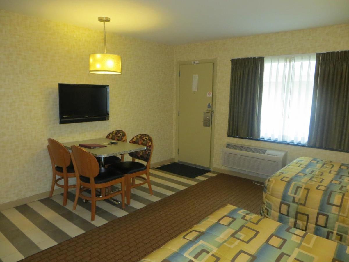 Economy Room, Exterior Entrance at Carleton of Oak Park