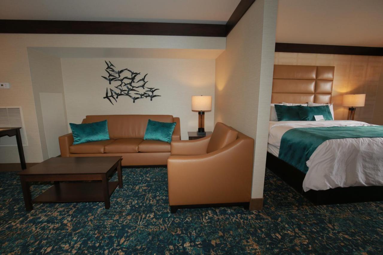 Deluxe Junior Suite at Ute Mountain Casino Hotel
