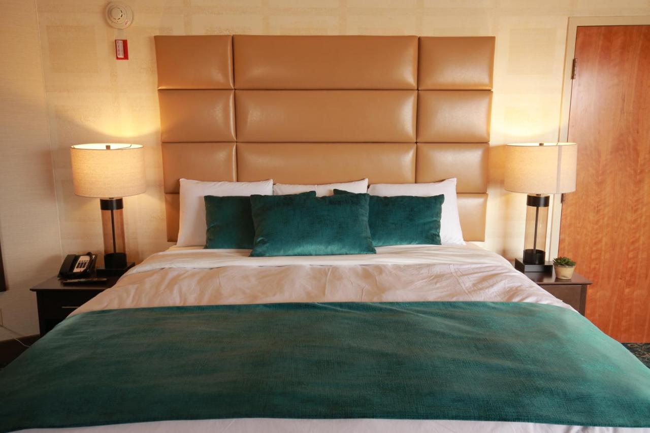 Junior Suite with Balcony at Ute Mountain Casino Hotel