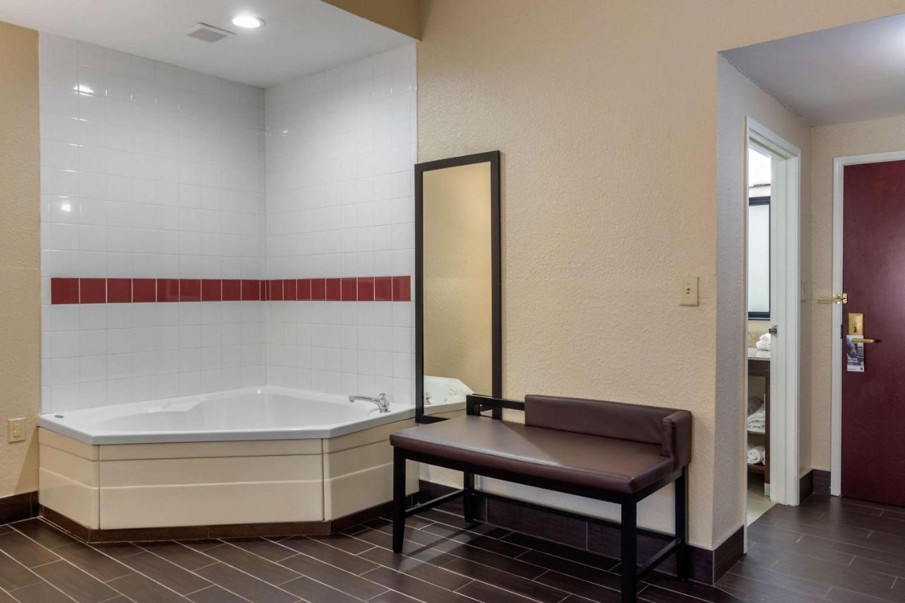 King Suite with Hot Tub - Non-Smoking at Comfort Suites Woodstock - Atlanta North