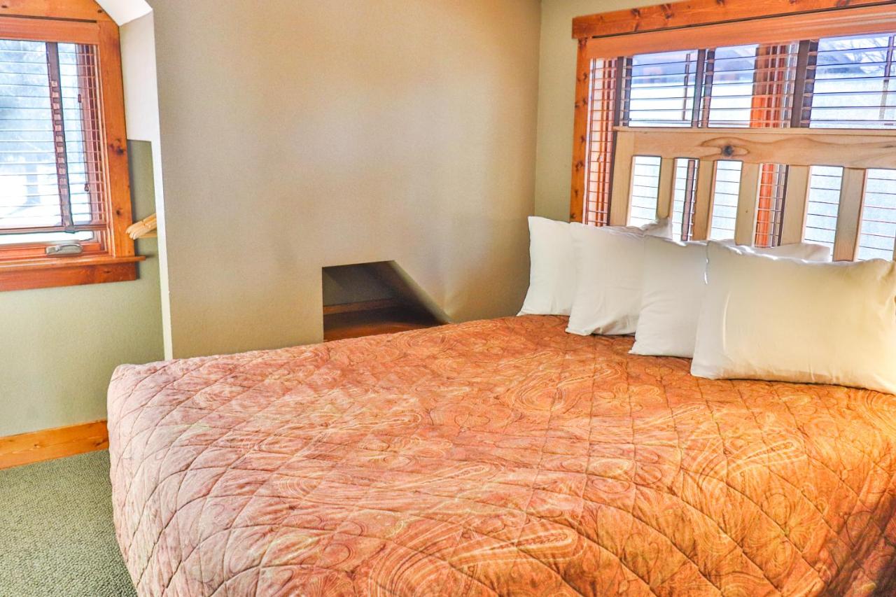 Deluxe Family Suite at Good Ol' Days Resort