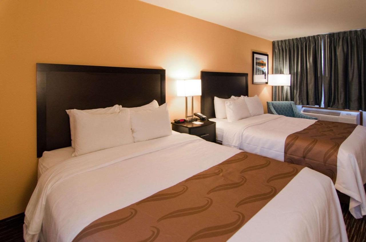 Deluxe Double Room (2 Adults + 1 Child) at Cottage Grove Inn