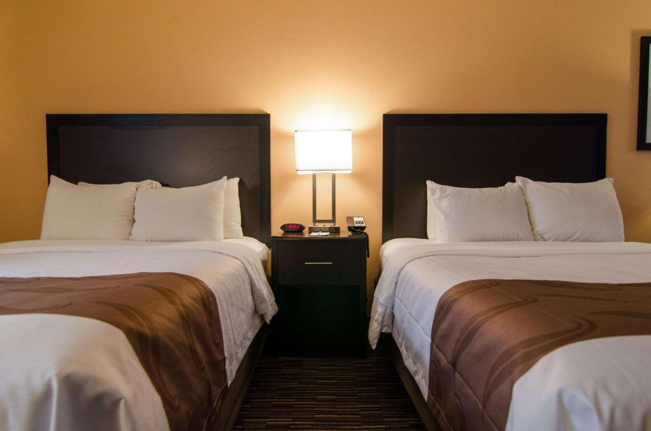 Deluxe Double Room (2 Adults + 1 Child) at Cottage Grove Inn