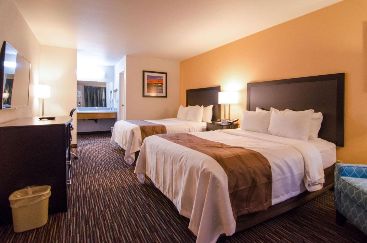 Deluxe Double Room (2 Adults + 1 Child) at Cottage Grove Inn
