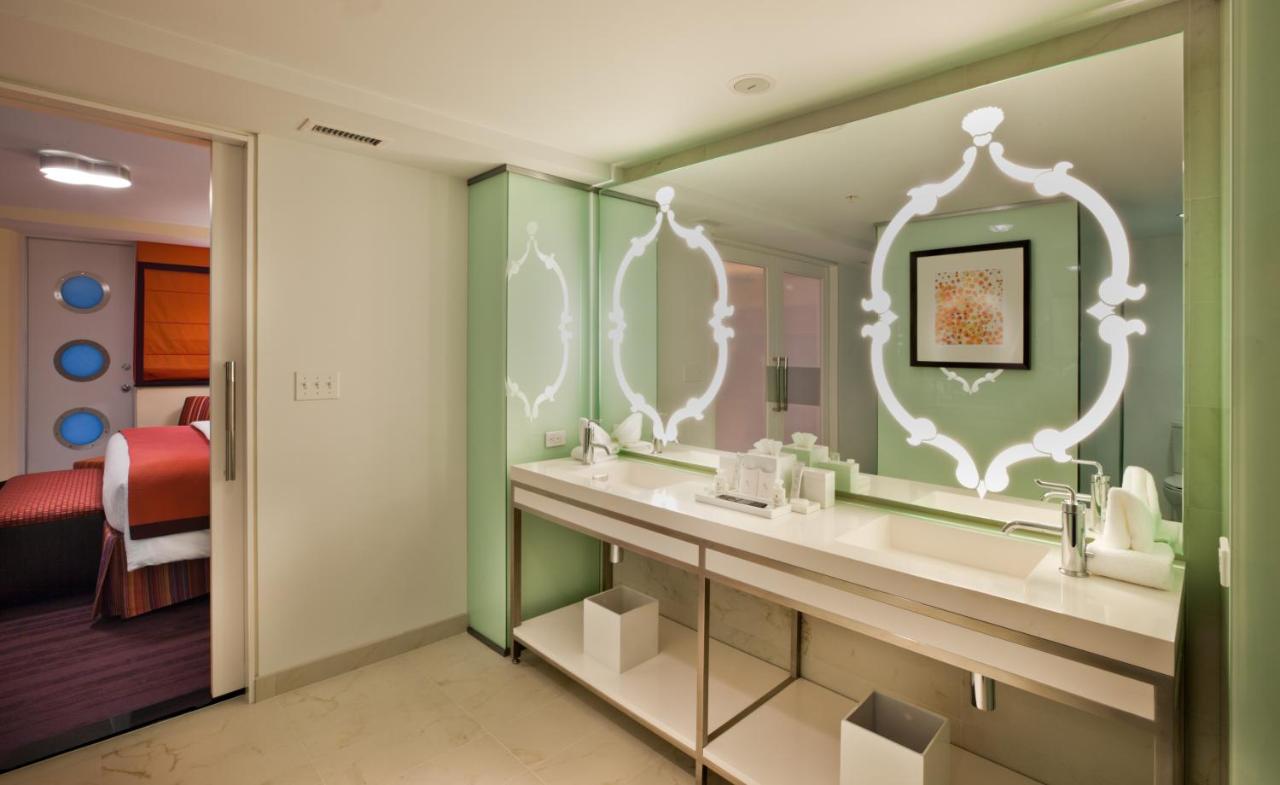 Presidential Suite at Washington Plaza Hotel