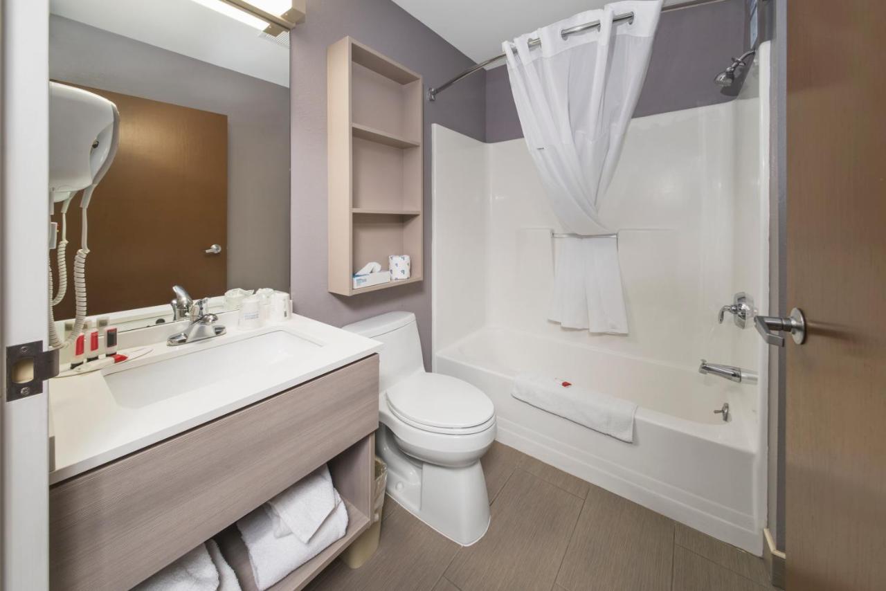 Queen Room - Non-Smoking at Microtel Inn & Suites by Wyndham Bethel/Danbury