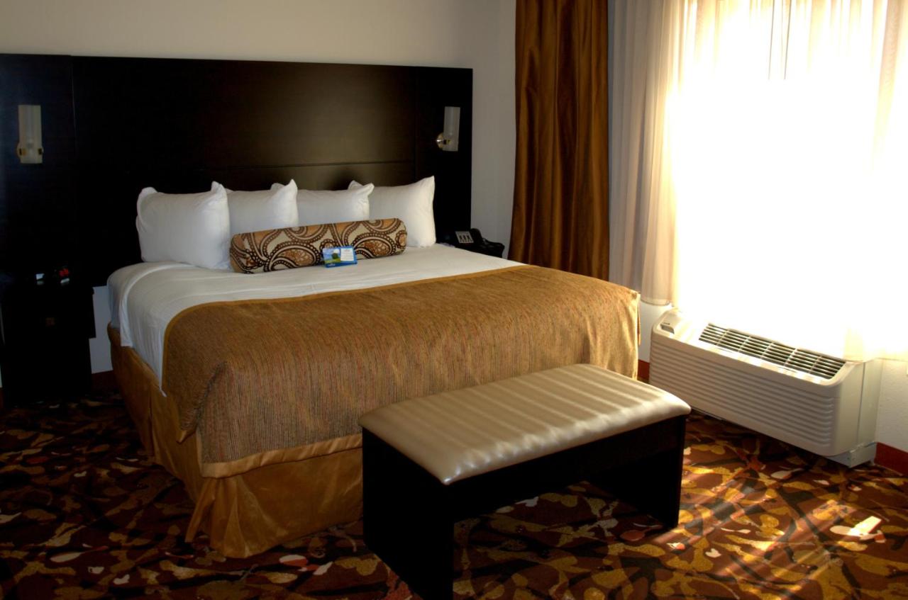King Room - Disability Access - Non-Smoking at Baymont by Wyndham Hobbs