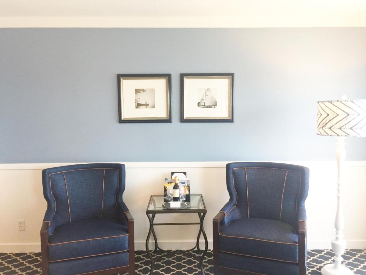 Deluxe King Room at Portofino Hotel & Marina