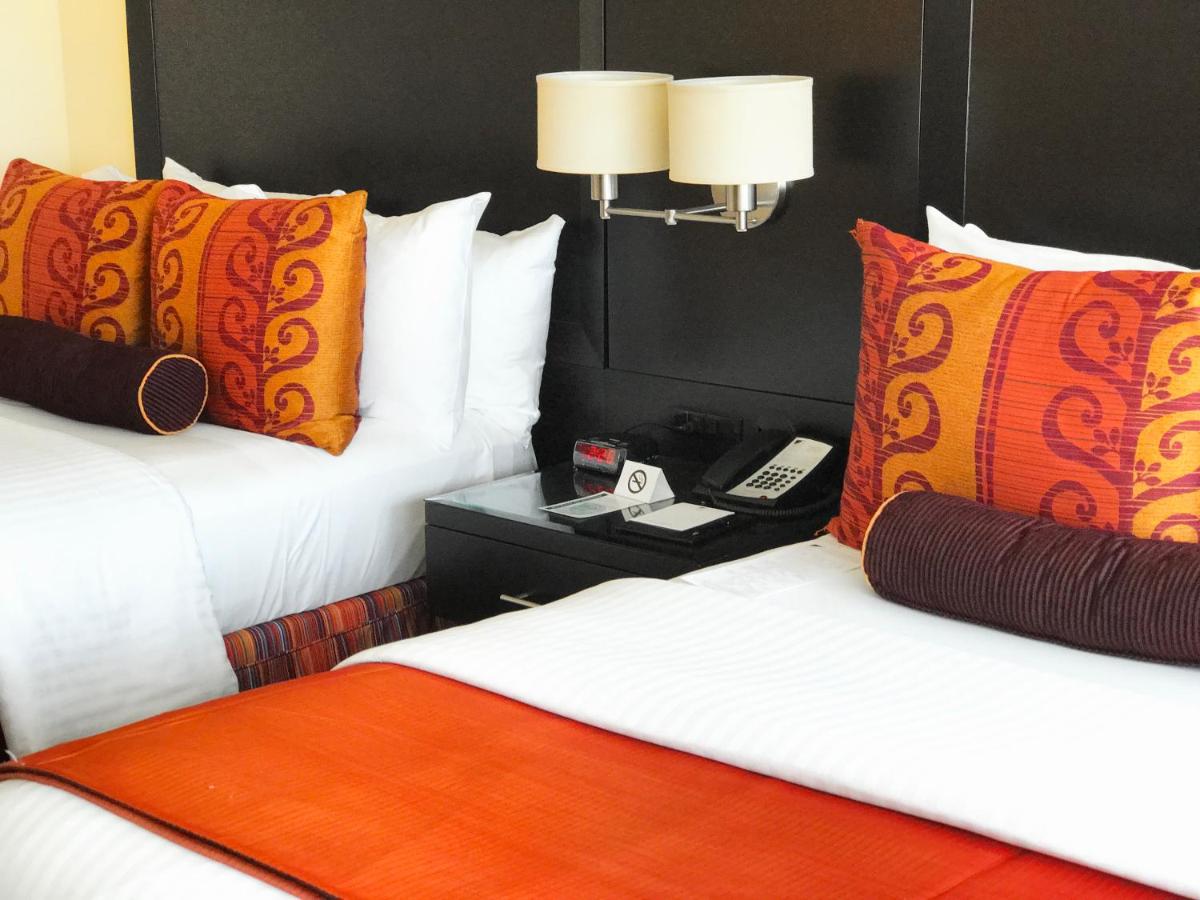 Superior Double Room with Two Double Beds at Washington Plaza Hotel