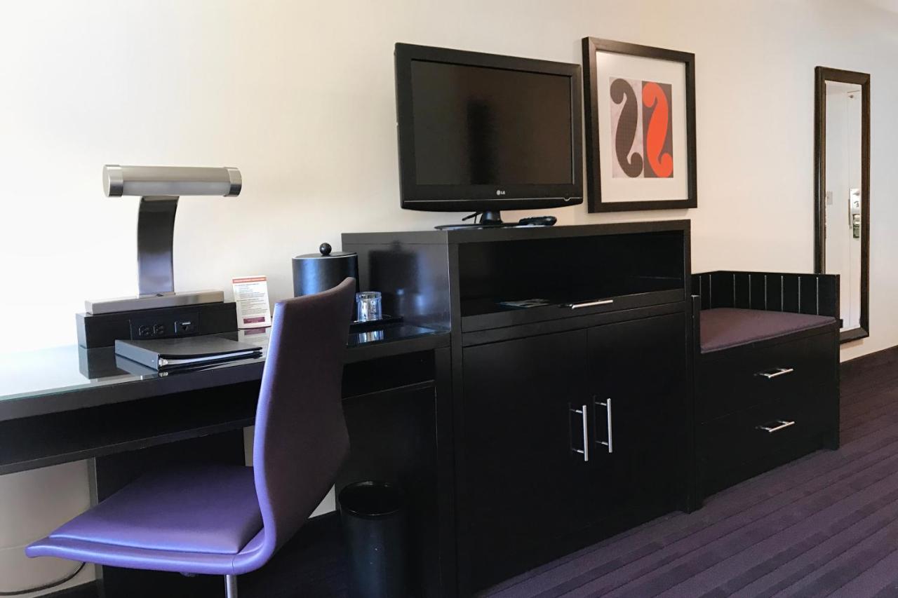 Deluxe King Room at Washington Plaza Hotel