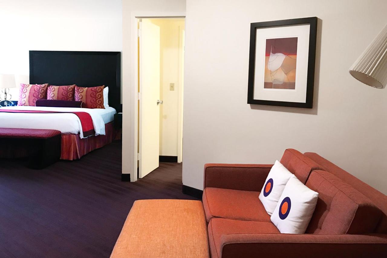 Deluxe King Room with Balcony at Washington Plaza Hotel