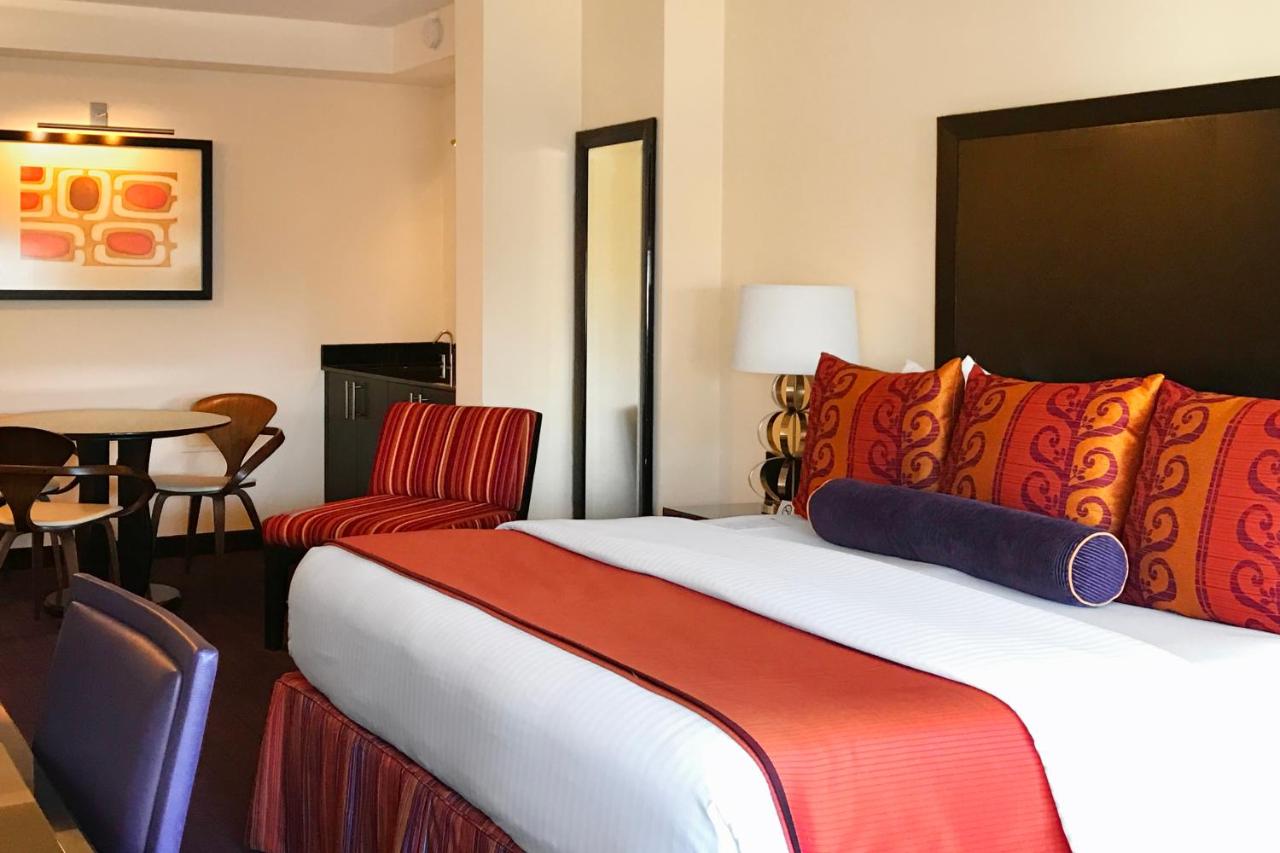 Premier King Room at Washington Plaza Hotel
