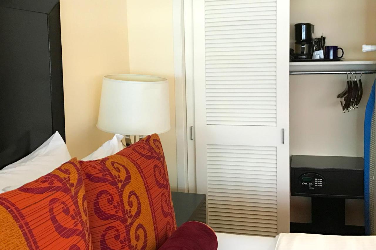 Superior Queen Room - Accessible at Washington Plaza Hotel