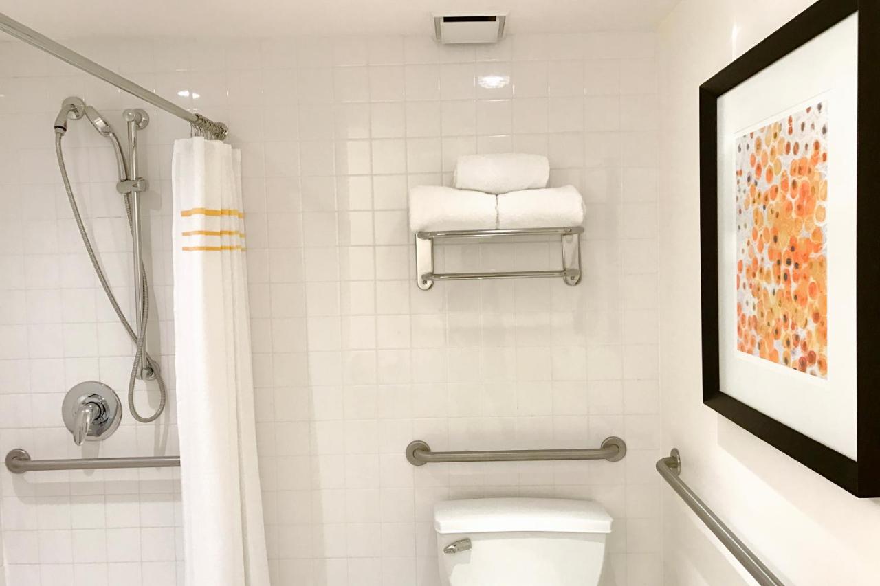 Superior King Room - Accessible at Washington Plaza Hotel
