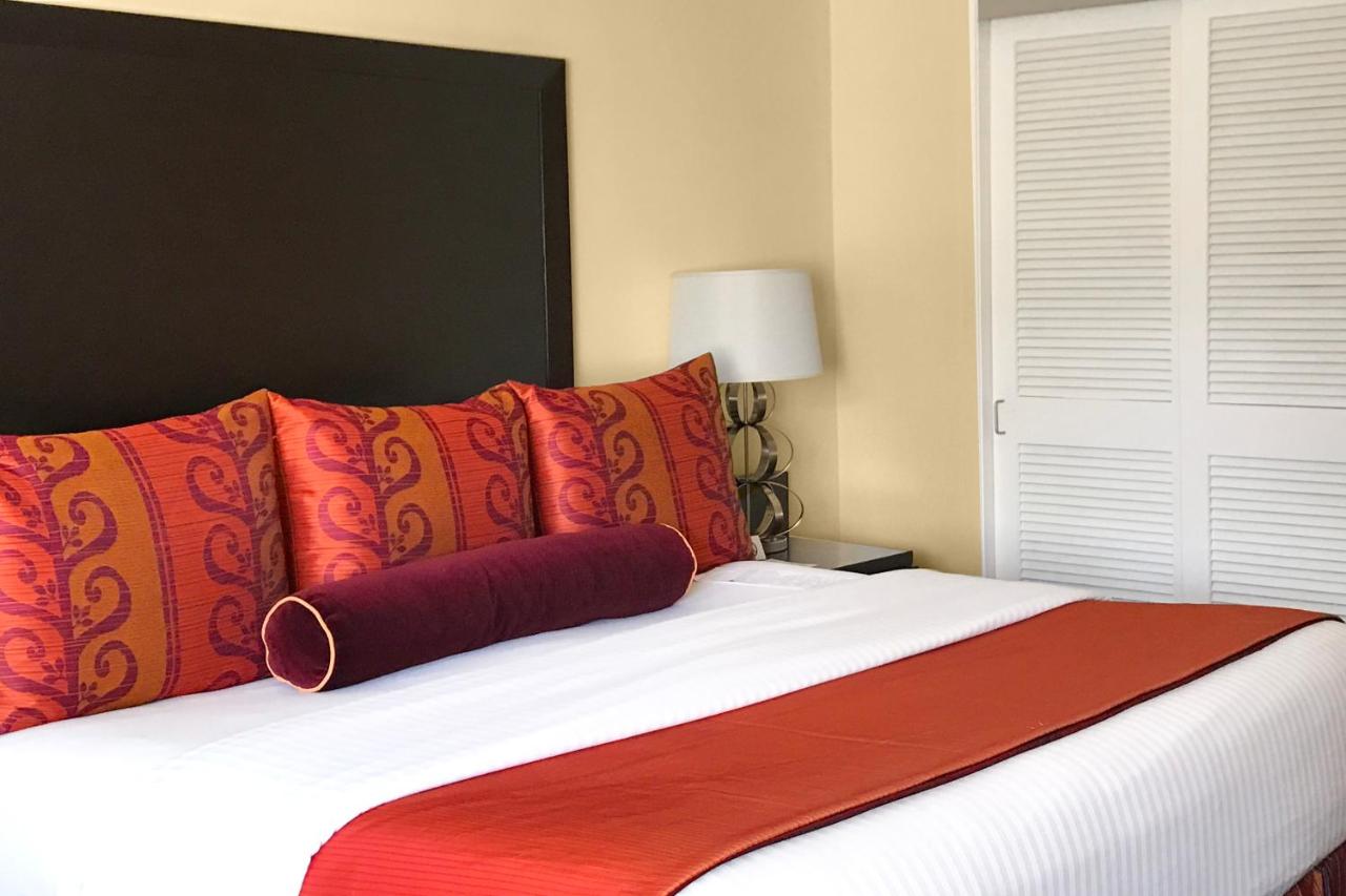 Superior King Room - Accessible at Washington Plaza Hotel