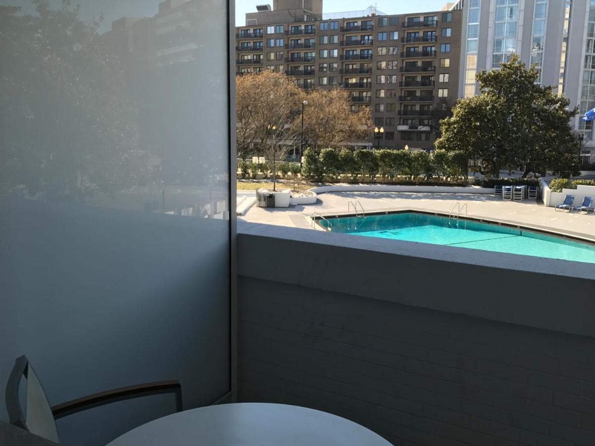 Superior Queen Room with Balcony at Washington Plaza Hotel