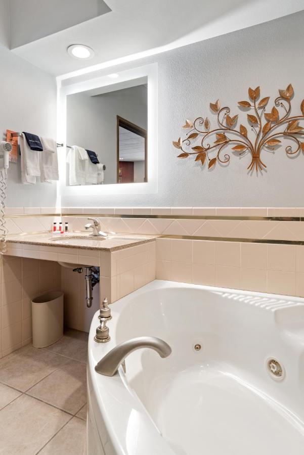Studio Suite with 1 King Bed, Non-Smoking at Howard Johnson by Wyndham Downtown Rapid City