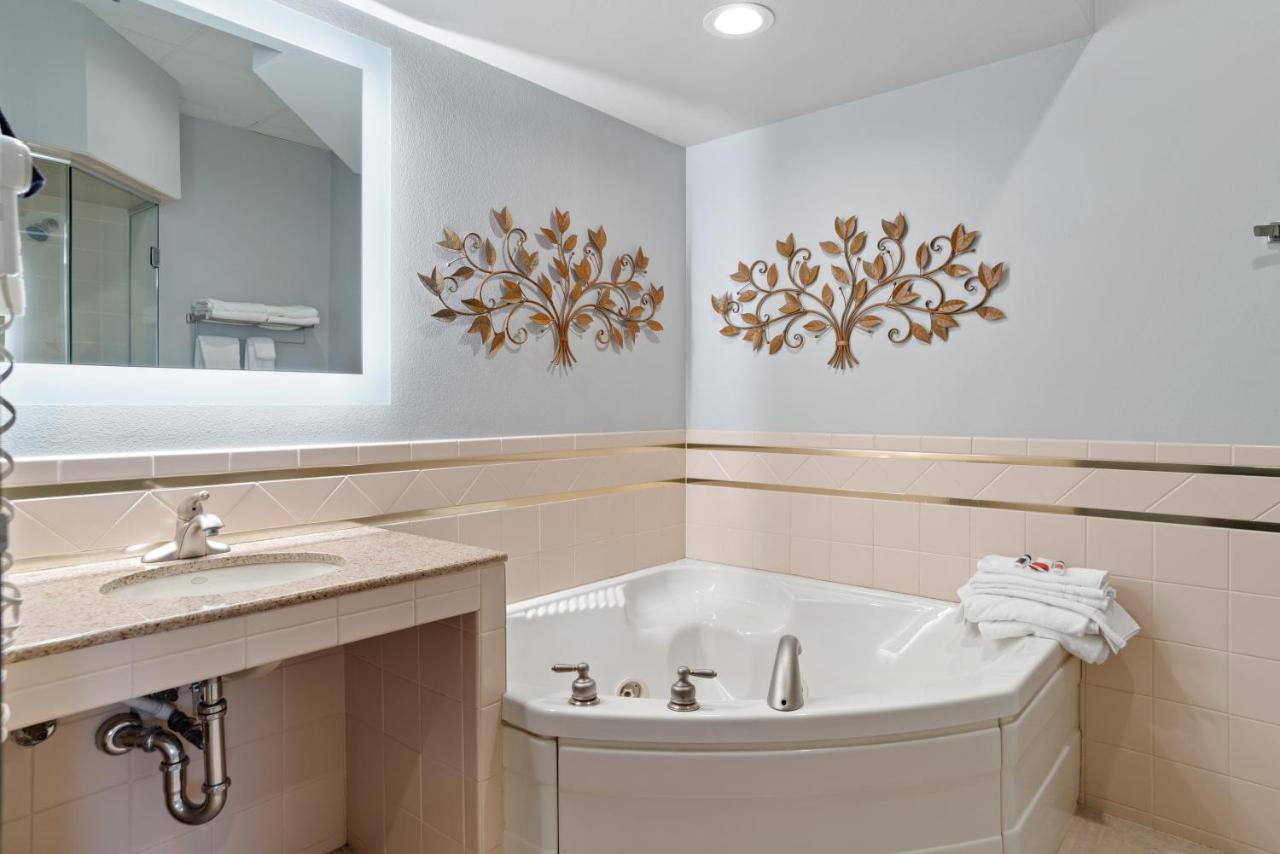 Studio Suite with 1 King Bed, Non-Smoking at Howard Johnson by Wyndham Downtown Rapid City
