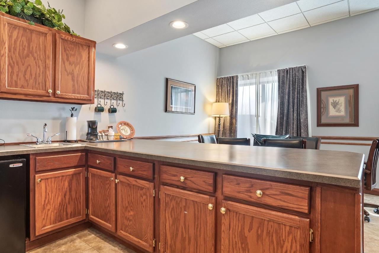 Studio Suite with 1 King Bed, Non-Smoking at Howard Johnson by Wyndham Downtown Rapid City