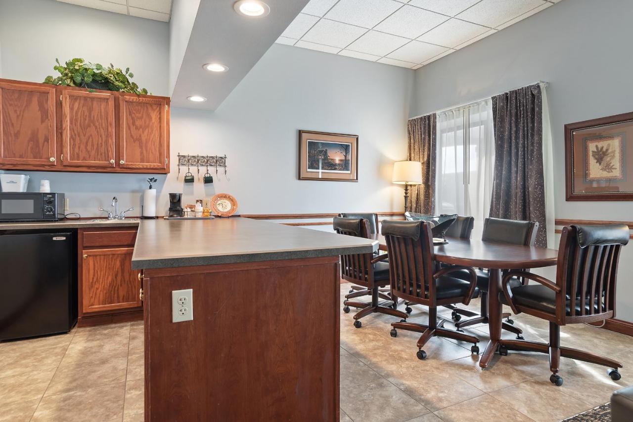 Studio Suite with 1 King Bed, Non-Smoking at Howard Johnson by Wyndham Downtown Rapid City