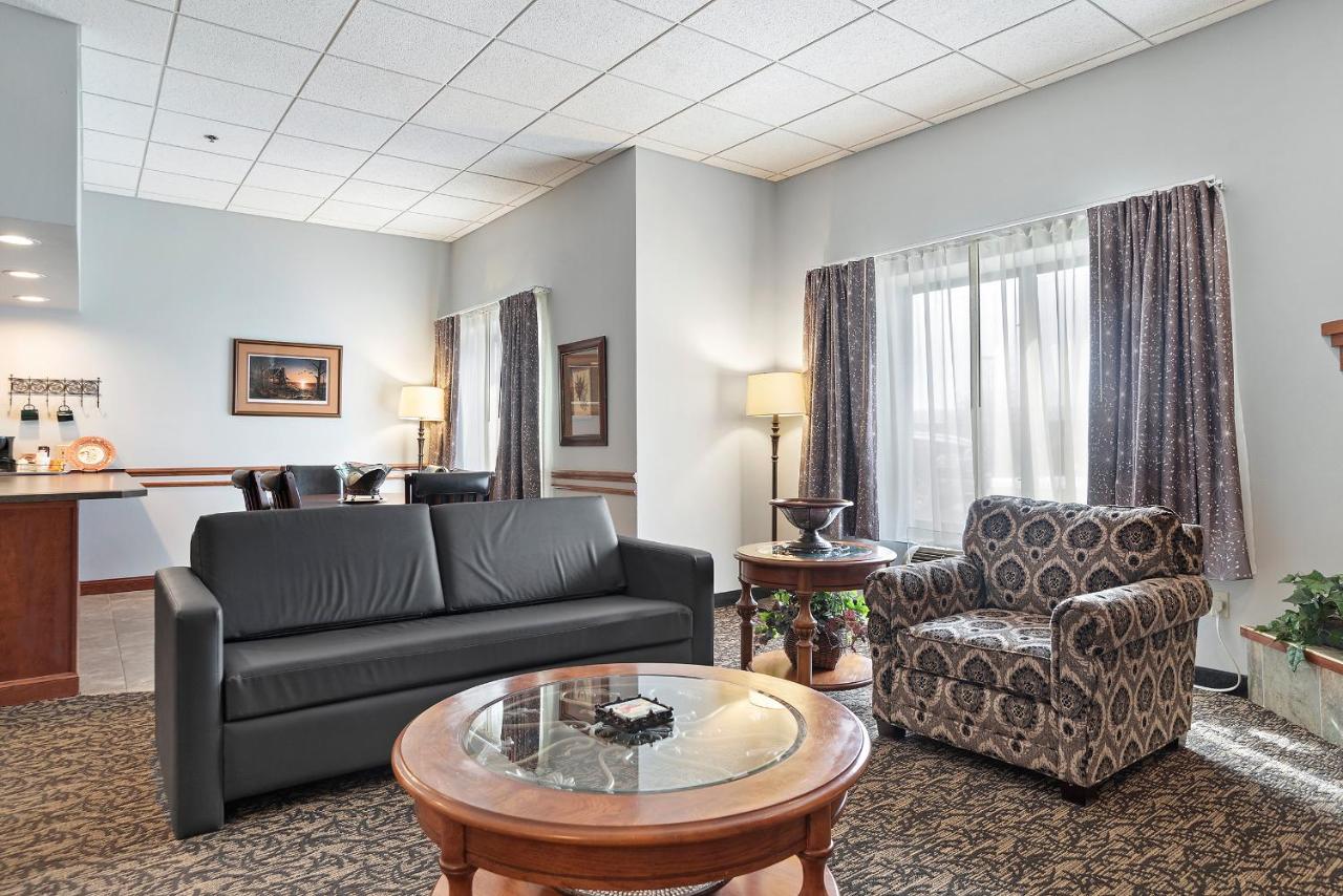 Studio Suite with 1 King Bed, Non-Smoking at Howard Johnson by Wyndham Downtown Rapid City