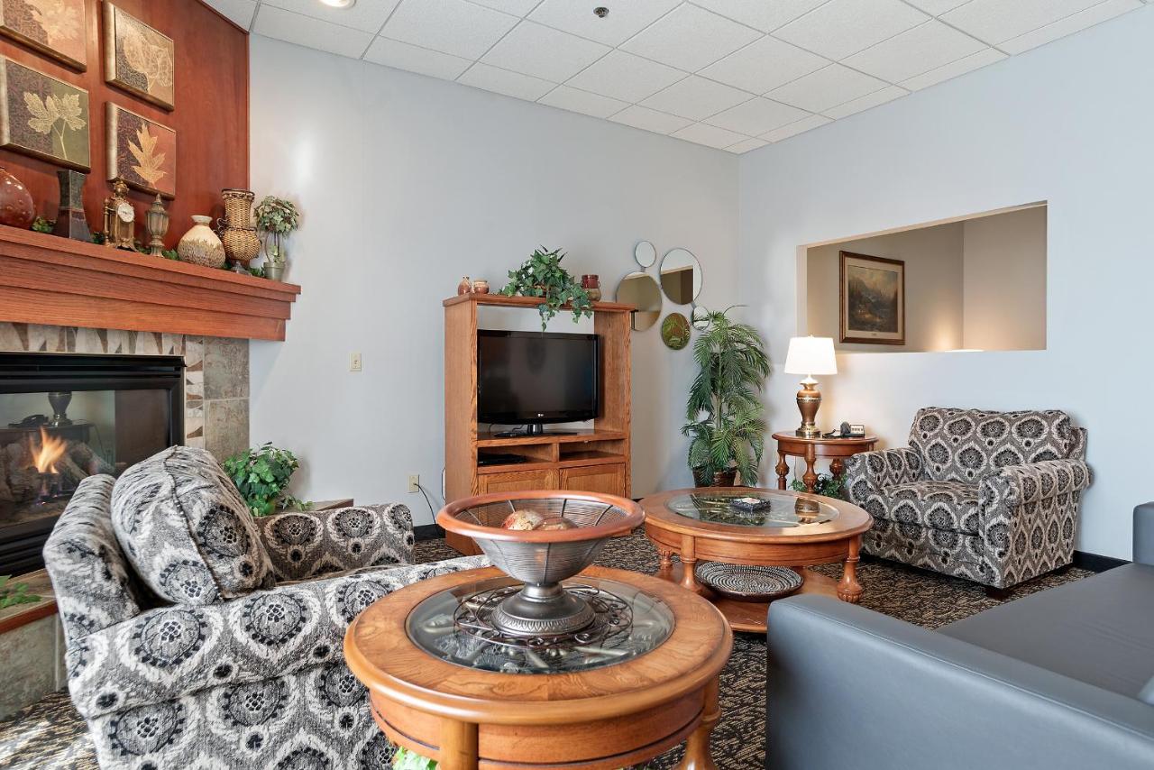 Studio Suite with 1 King Bed, Non-Smoking at Howard Johnson by Wyndham Downtown Rapid City