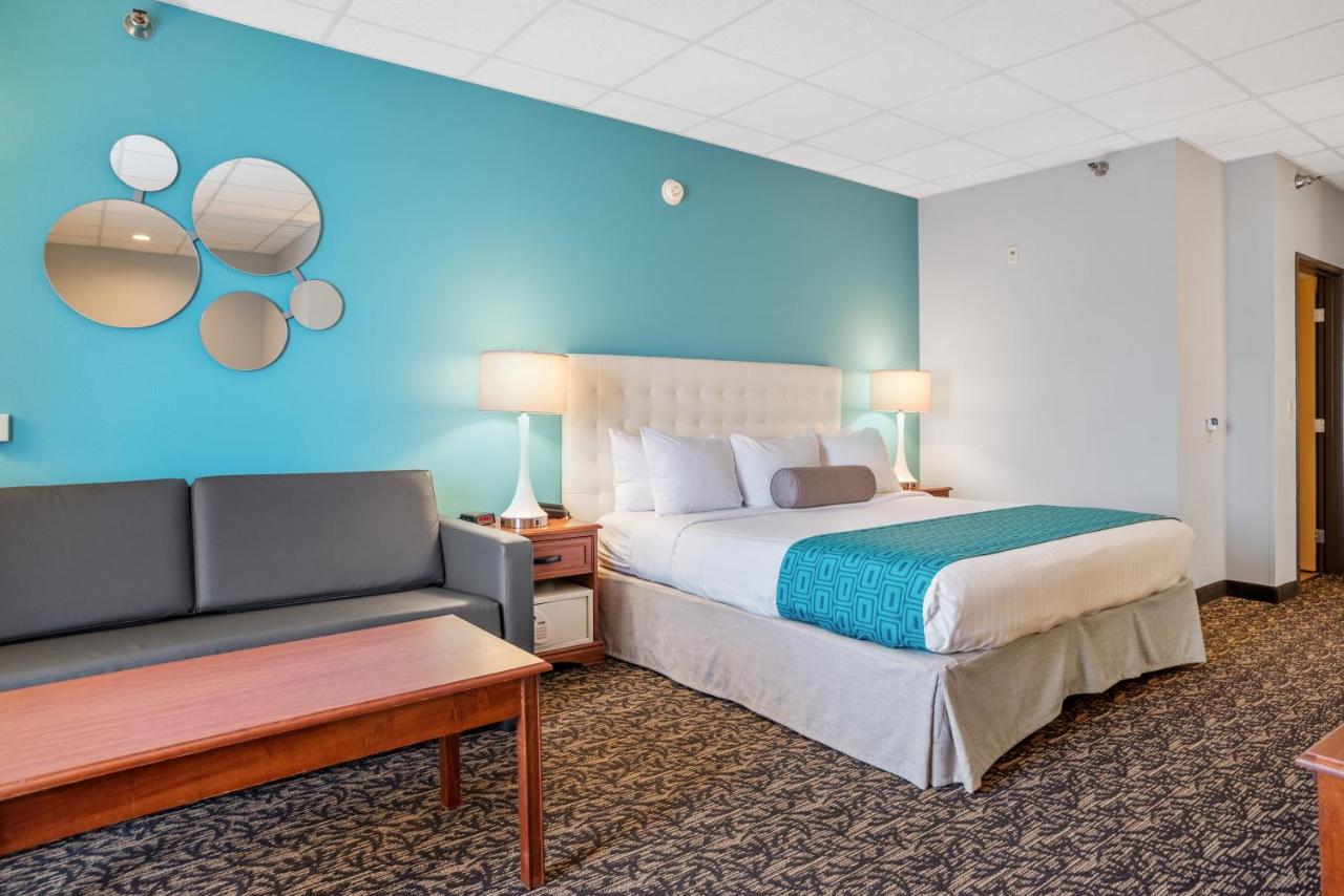 Deluxe King Studio Suite - Non-Smoking at Howard Johnson by Wyndham Downtown Rapid City
