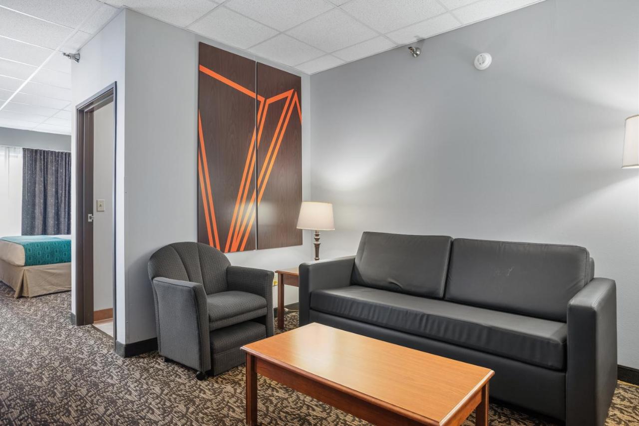 One-Bedroom King Suite - Non-Smoking at Howard Johnson by Wyndham Downtown Rapid City