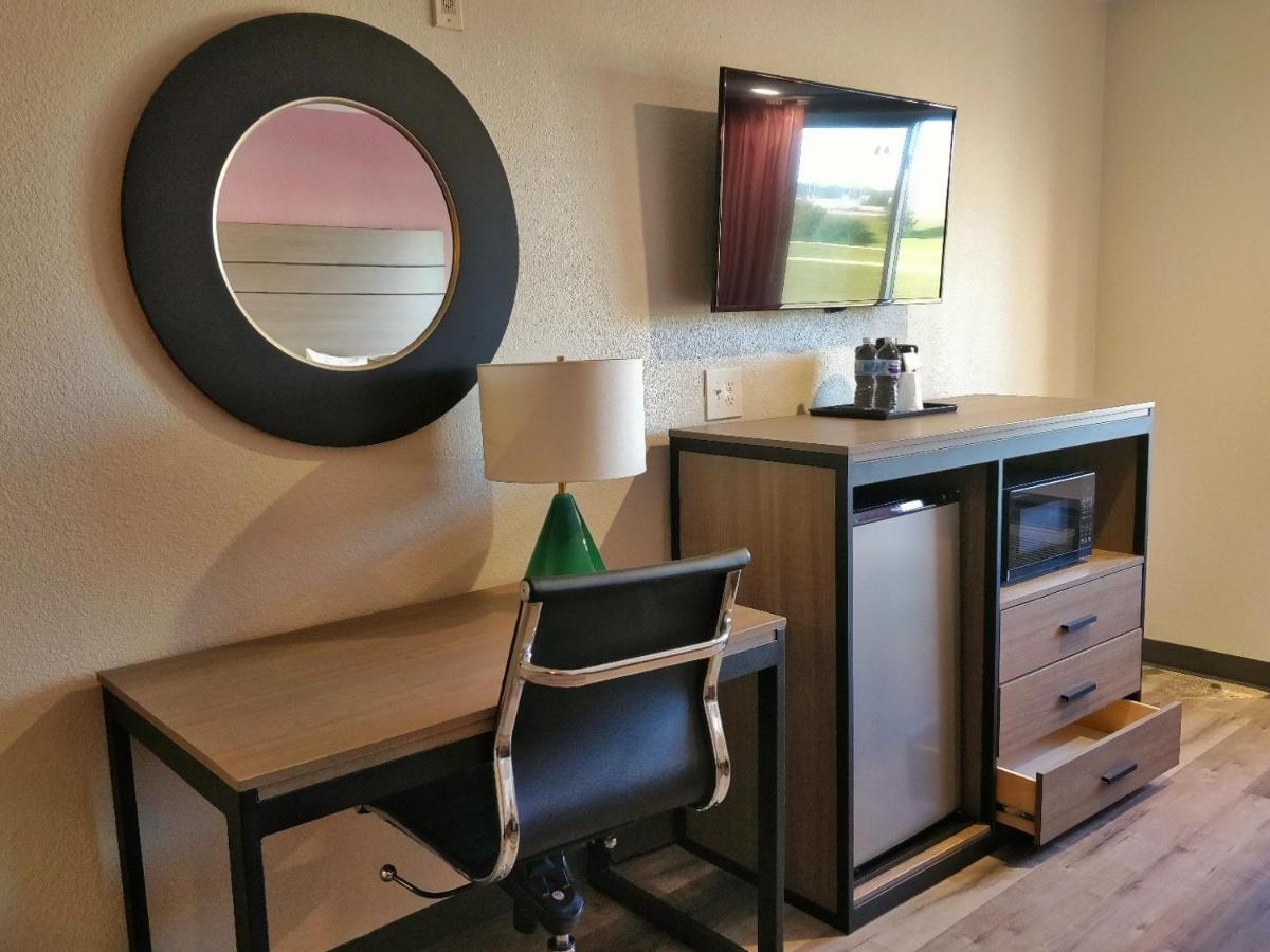 Queen Room with Two Queen Beds at Arya Inn & Suites