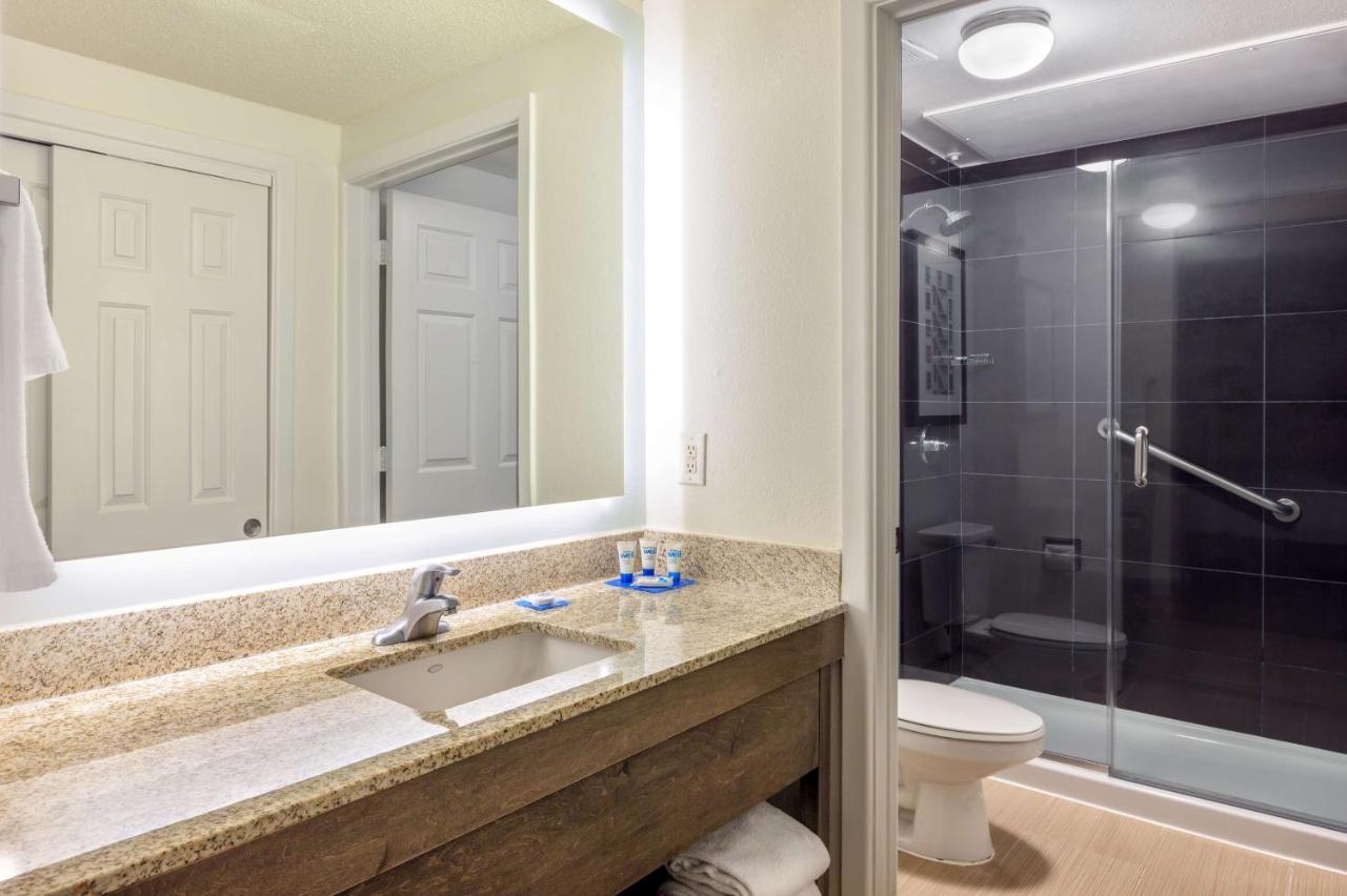 Studio King at HYATT house Houston/Galleria