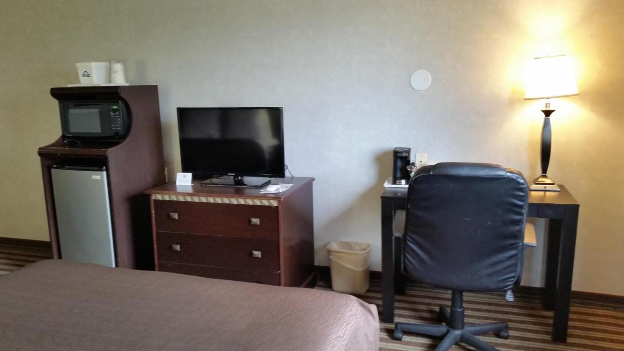 Queen Room with Two Queen Beds - Non-Smoking at Days Inn & Suites by Wyndham Vancouver
