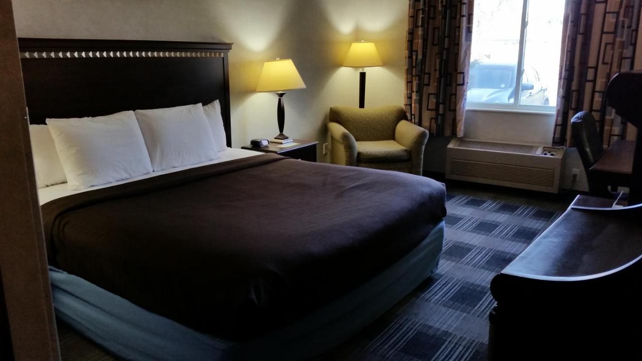 King Room - Disability Access/Non-Smoking at Days Inn & Suites by Wyndham Vancouver