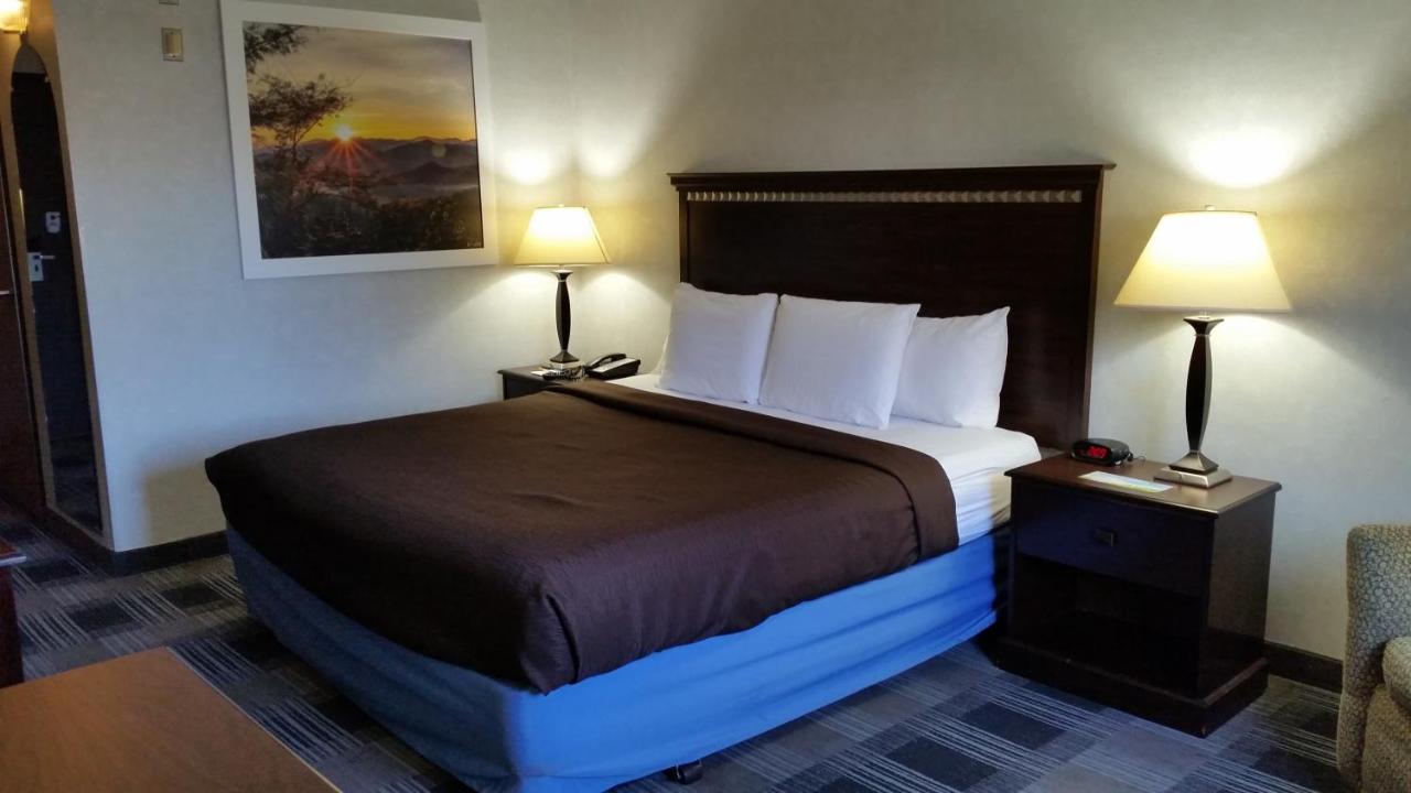 King Room - Disability Access/Non-Smoking at Days Inn & Suites by Wyndham Vancouver