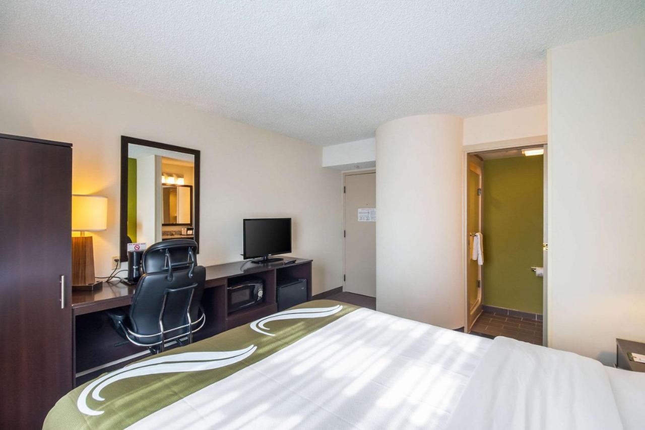 Queen Room - Non-Smoking at Quality Inn Grasonville near Kent Island