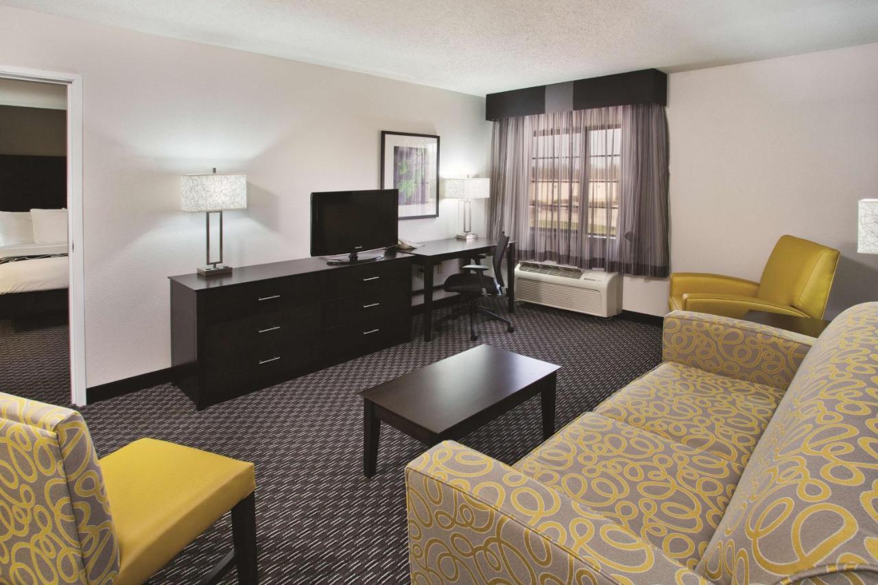 One-Bedroom Deluxe Family Suite - Non-Smoking at La Quinta Inn & Suites by Wyndham Clifton/Rutherford