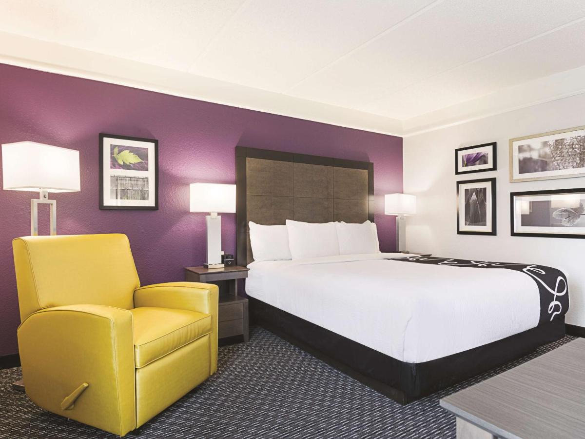 King Room - Disability Access at La Quinta Inn & Suites by Wyndham Clifton/Rutherford