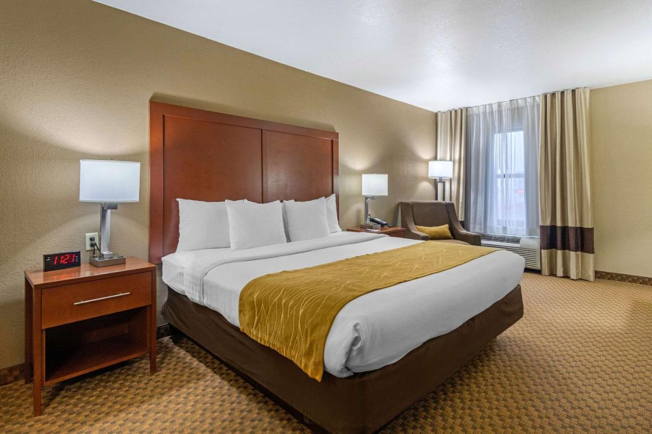 King Room at Comfort Inn & Suites Springfield I-44