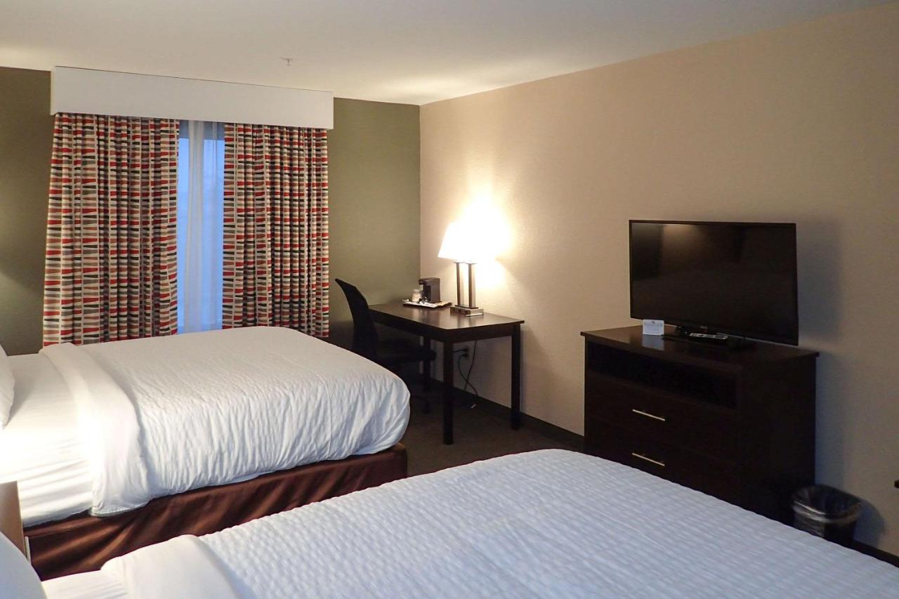 Queen Room with Two Queen Beds - Non-Smoking at Days Inn & Suites by Wyndham Florence/Jackson Area