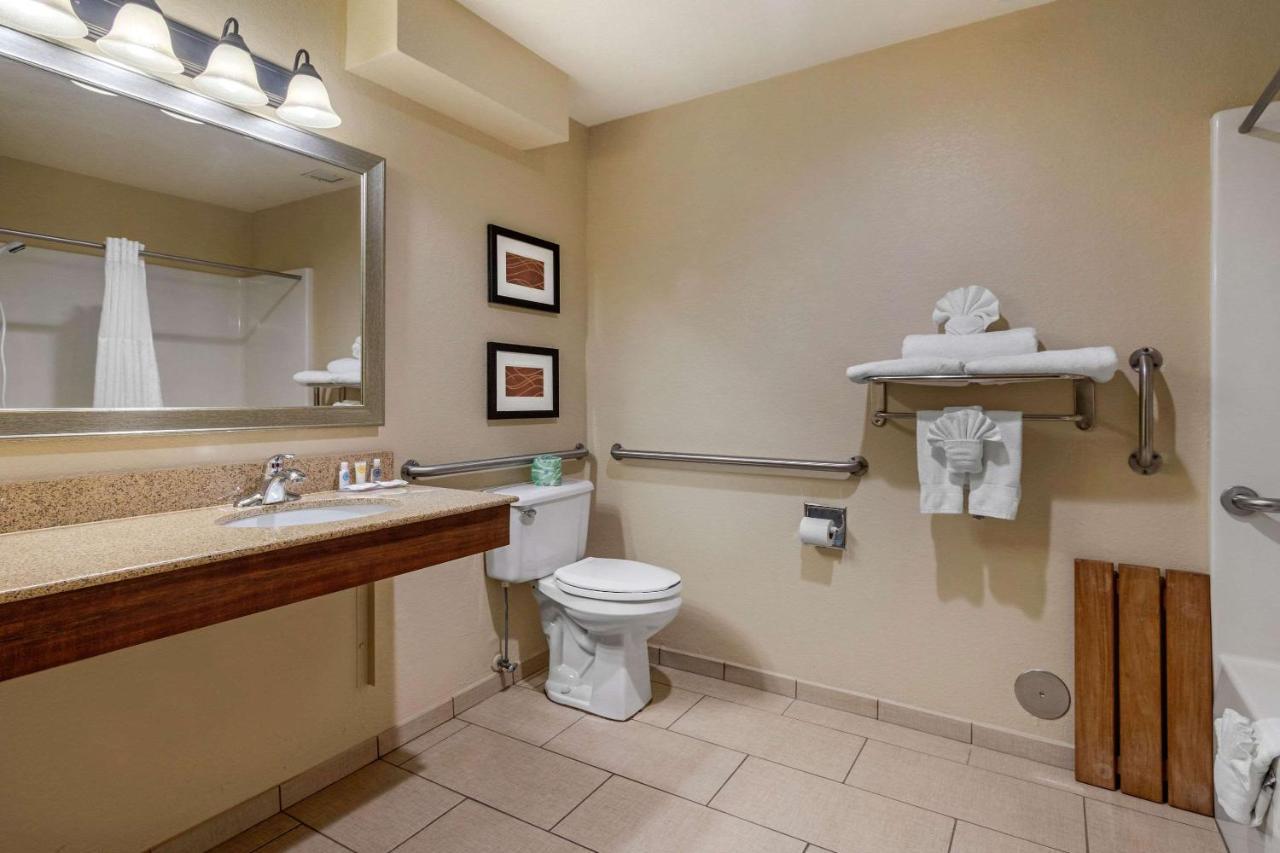 King Room - Disability Access/Non-Smoking/1st Floor at Comfort Inn & Suites Springfield I-44