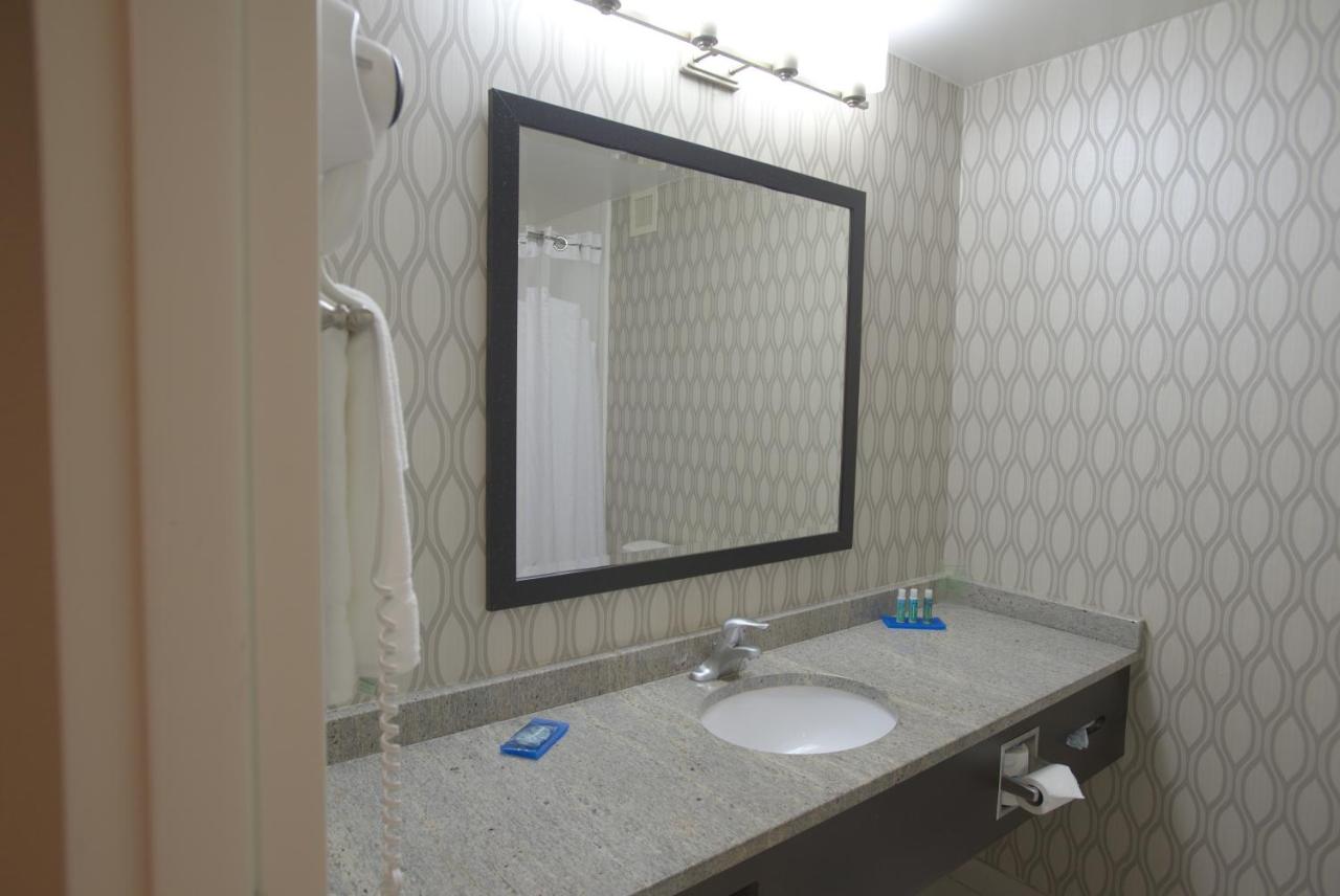 Room Selected at Check-In at Holiday Inn Express Anderson by IHG
