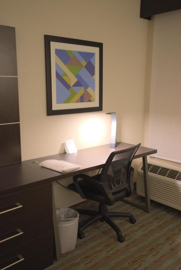 Room Selected at Check-In at Holiday Inn Express Anderson by IHG
