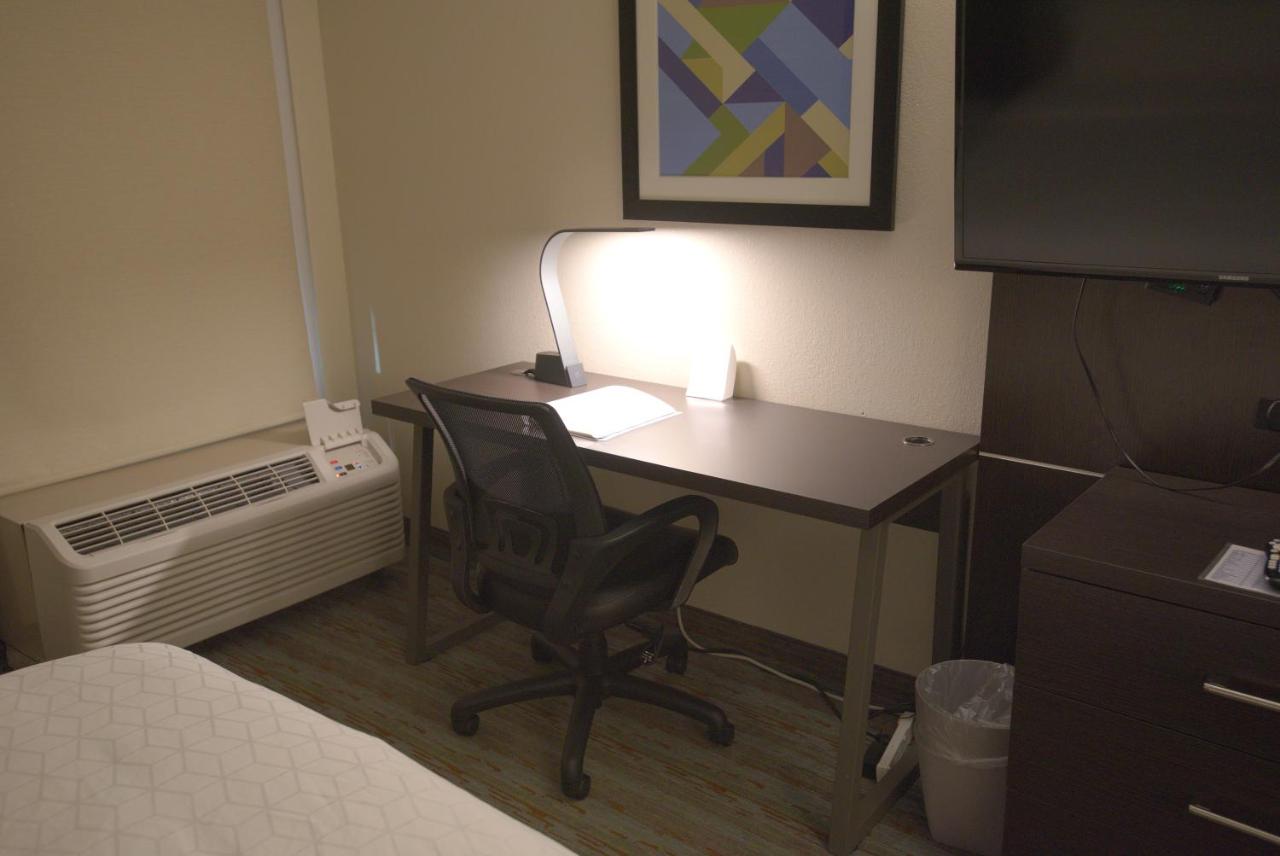 Room Selected at Check-In at Holiday Inn Express Anderson by IHG