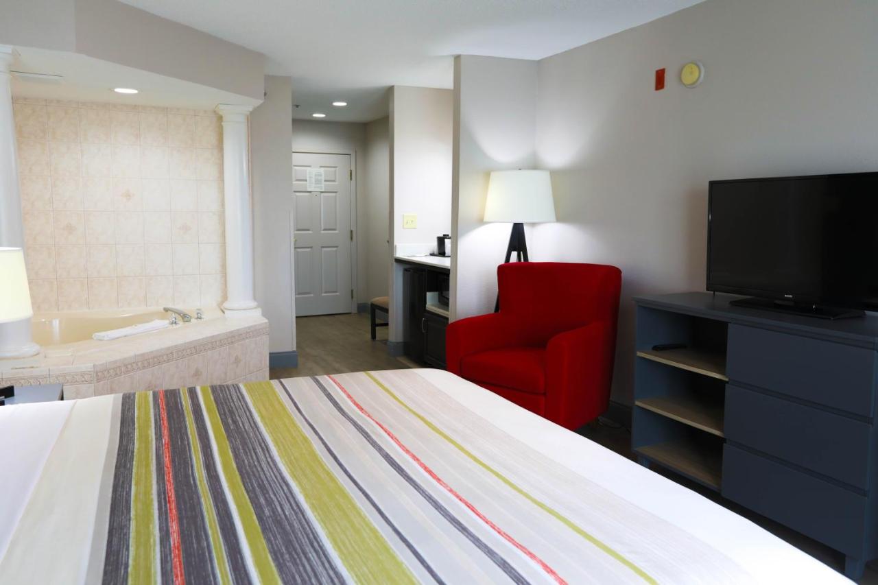 King Suite with Whirlpool - Non-Smoking at Country Inn & Suites by Radisson, Myrtle Beach, SC
